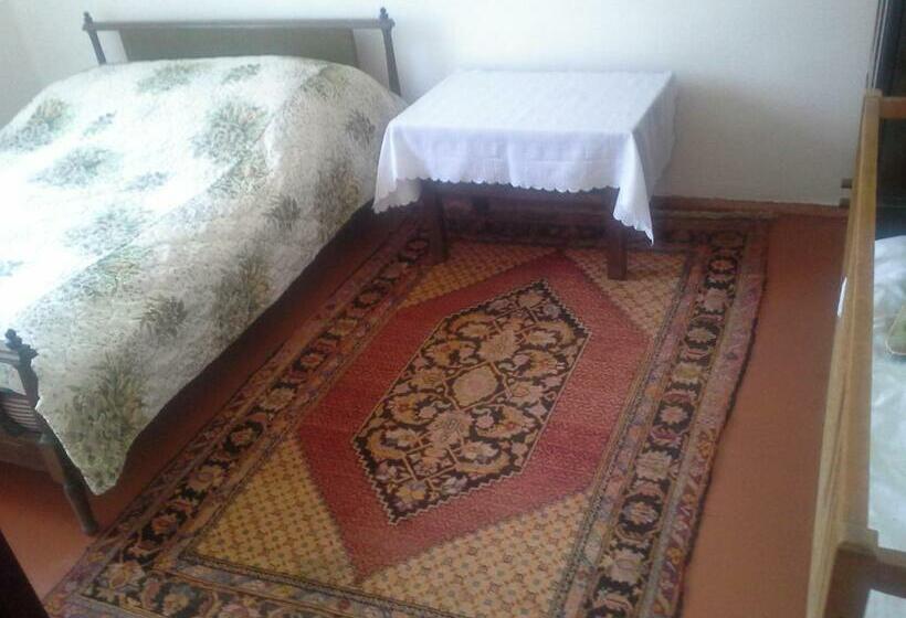 اتاق اکونومی, Spandaryan House