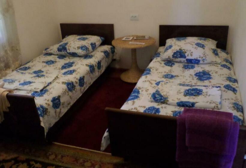 اتاق استاندارد, Spandaryan House