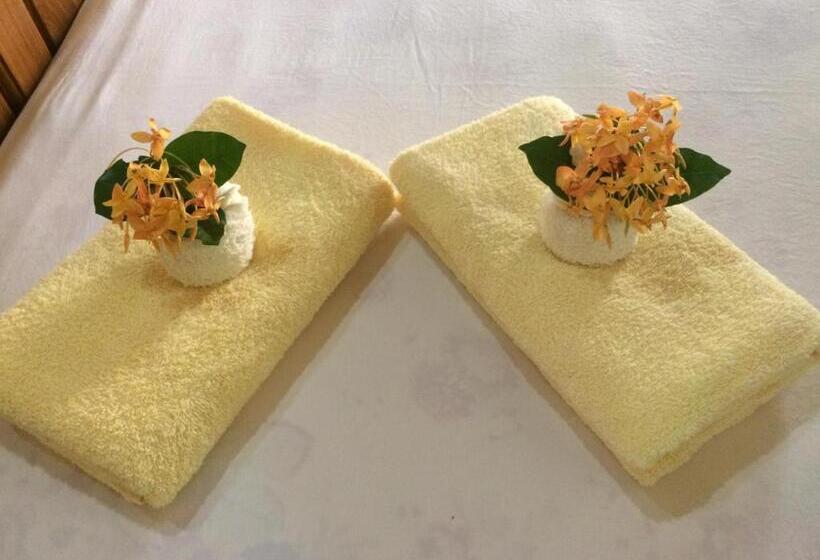 بنجلو قياسى مطلّ علي الحديقة, Sun Creek Lodge