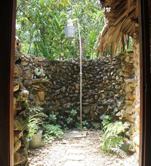 بنجلو قياسى مطلّ علي الحديقة, Sun Creek Lodge