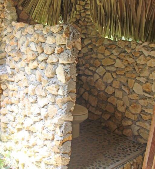 بنجلو قياسى مطلّ علي الحديقة, Sun Creek Lodge