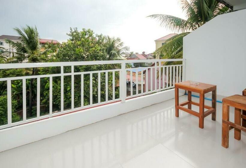 غرفة ديلوكس مزودة بشرفة, Blossoming Romduol Boutique