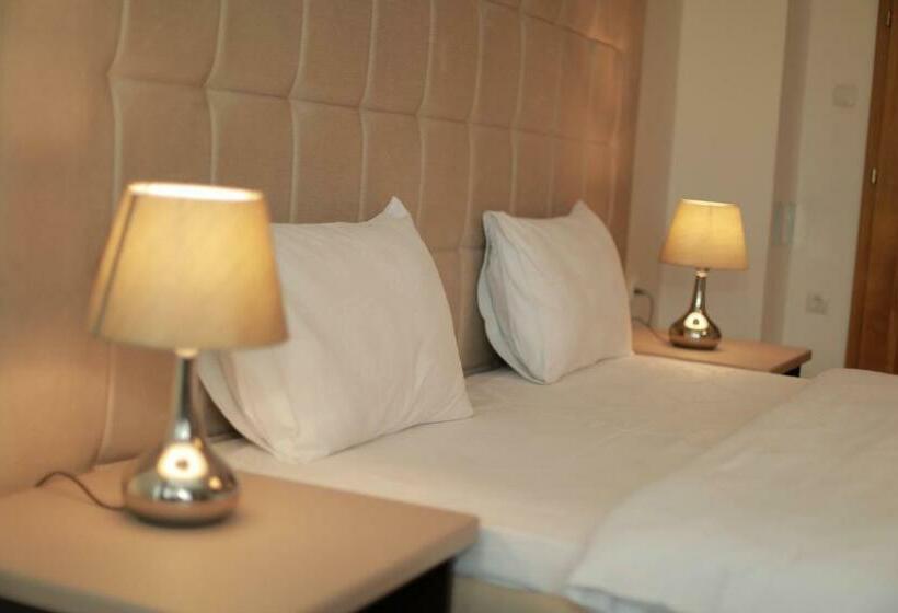 اتاق استاندارد با بالکن, Cleon