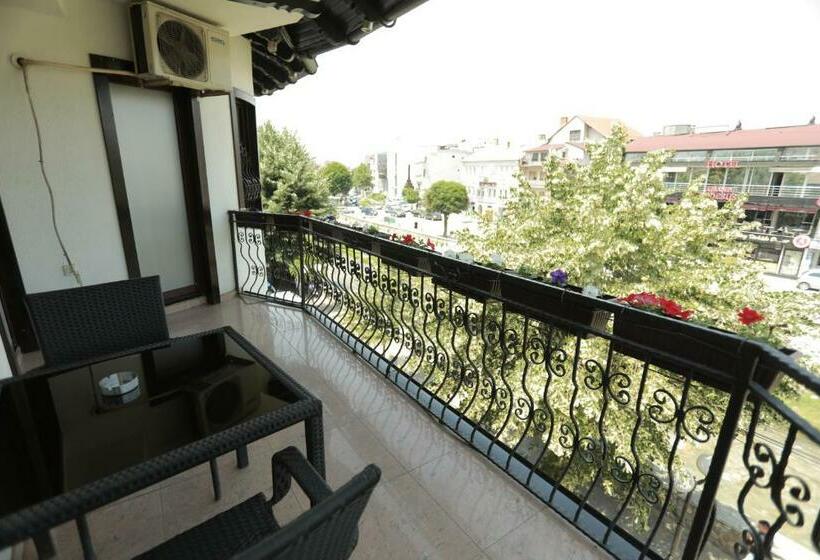 اتاق استاندارد با بالکن, Cleon