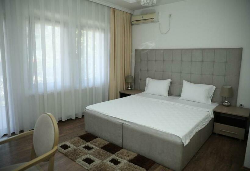 اتاق استاندارد با بالکن, Cleon