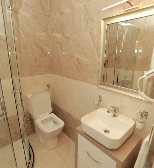 اتاق استاندارد با بالکن, Cleon