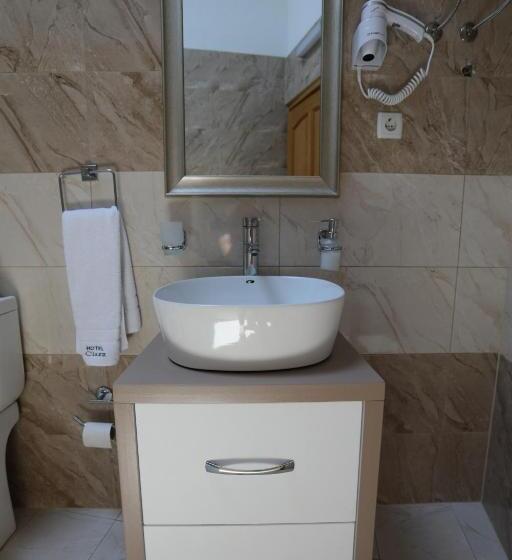 اتاق استاندارد سه نفره, Cleon