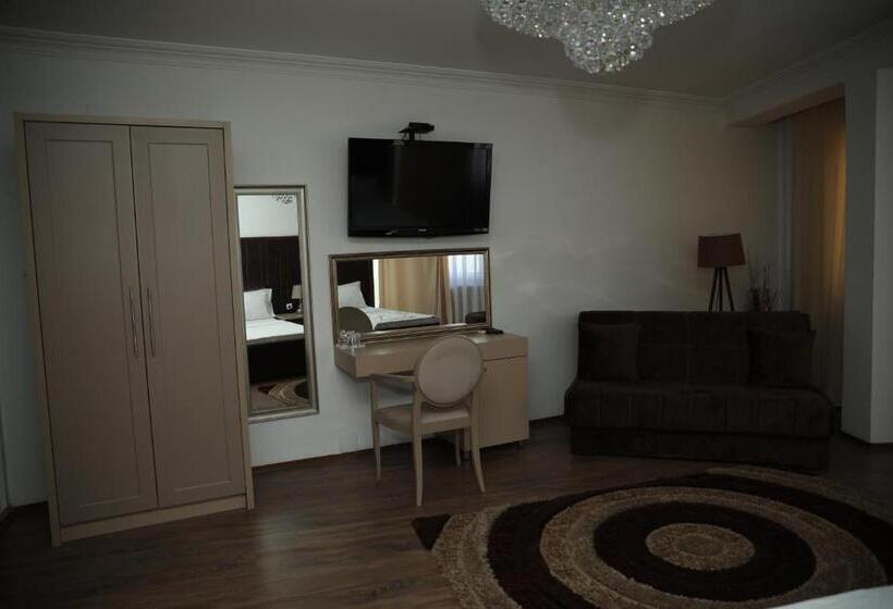 اتاق استاندارد سه نفره, Cleon