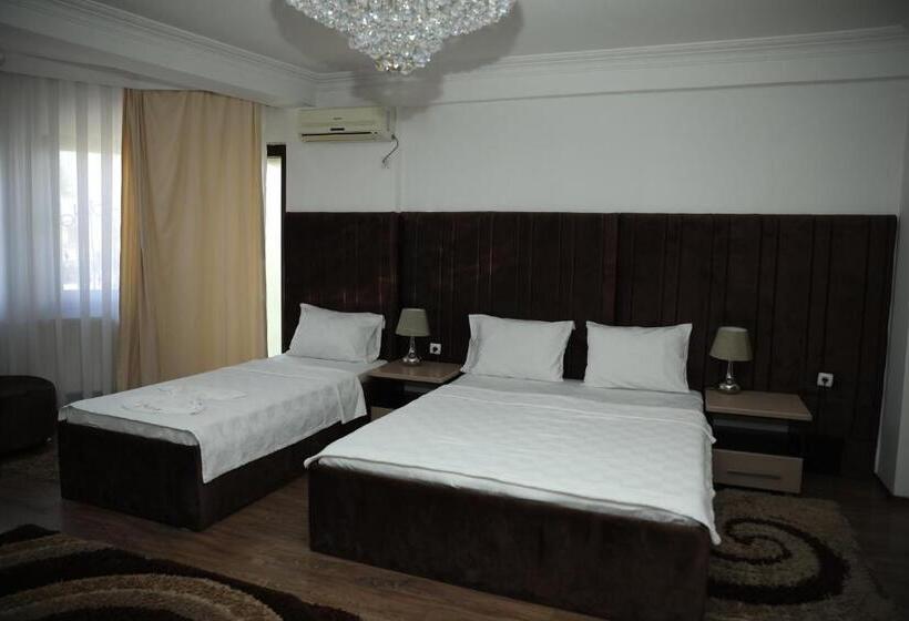 اتاق استاندارد سه نفره, Cleon