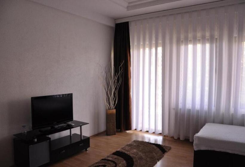 اتاق استاندارد با بالکن, Cleon