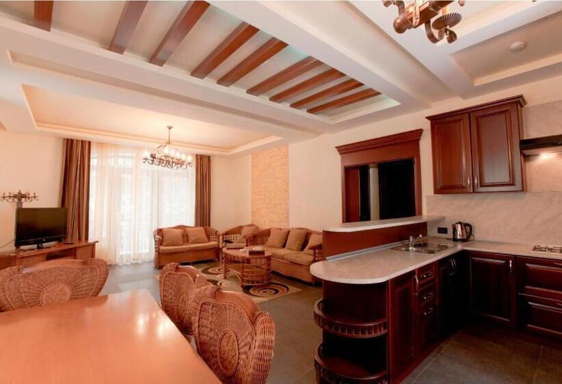 침실 4개 주택, Dilijan Resort