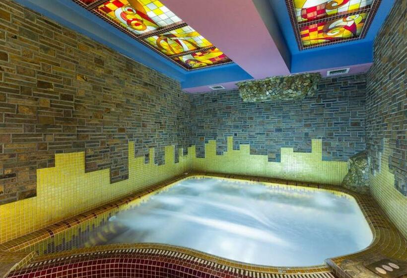 수피리어 스위트, Green Palace