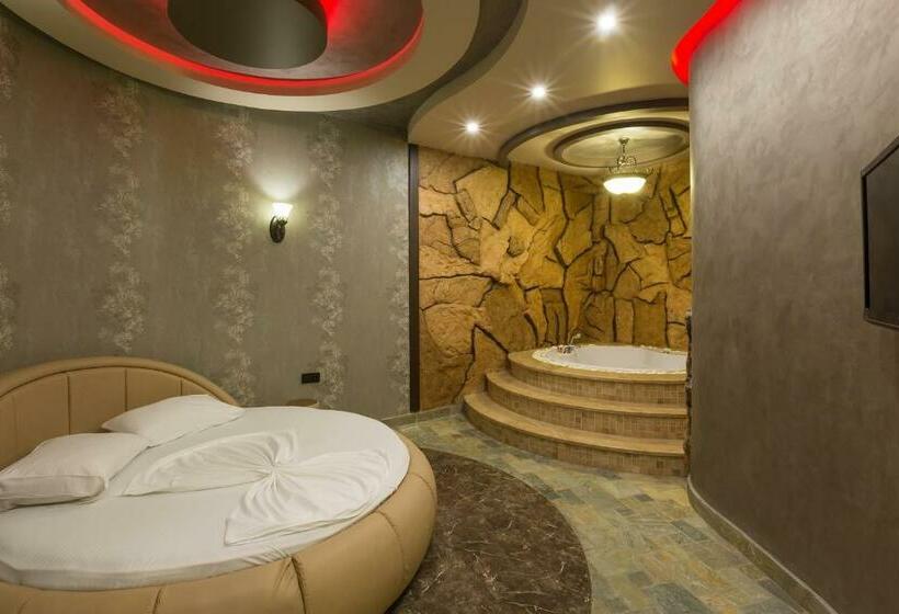 수피리어 스위트, Green Palace