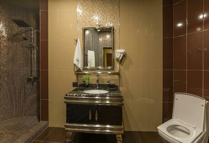 수피리어 스위트, Green Palace