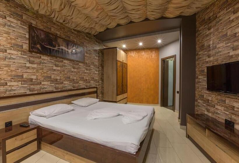 수피리어 스위트, Green Palace