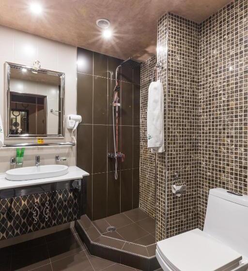 수피리어 스위트, Green Palace