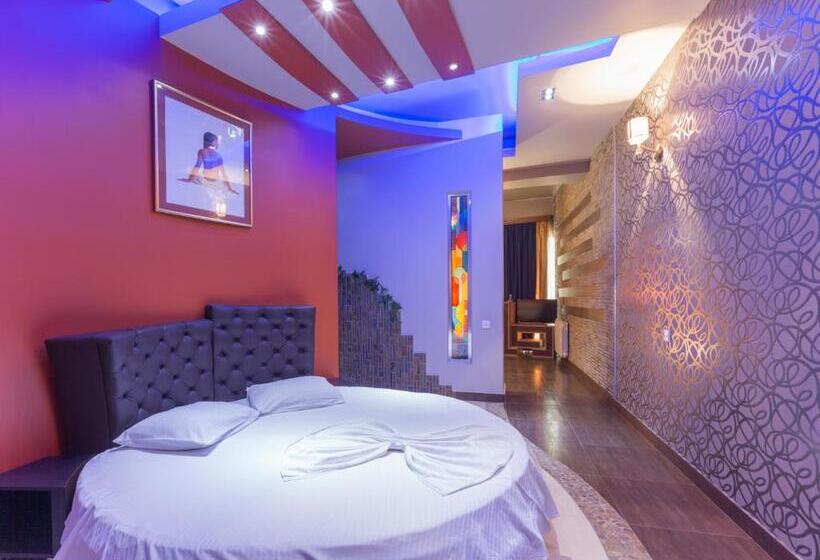 수피리어 스위트, Green Palace