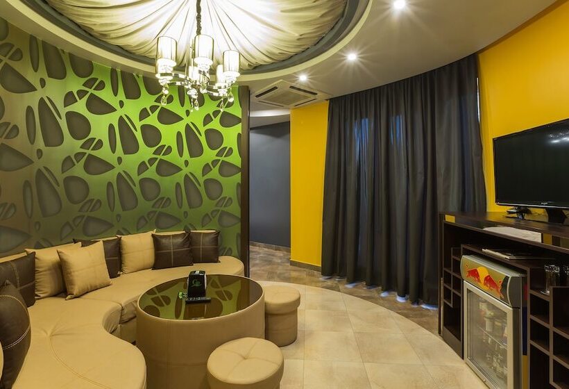 수피리어 스위트, Green Palace