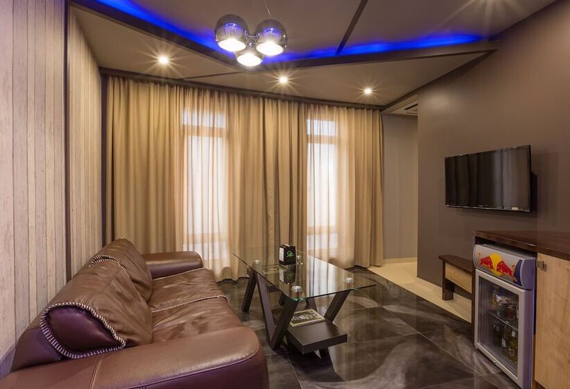 수피리어 스위트, Green Palace