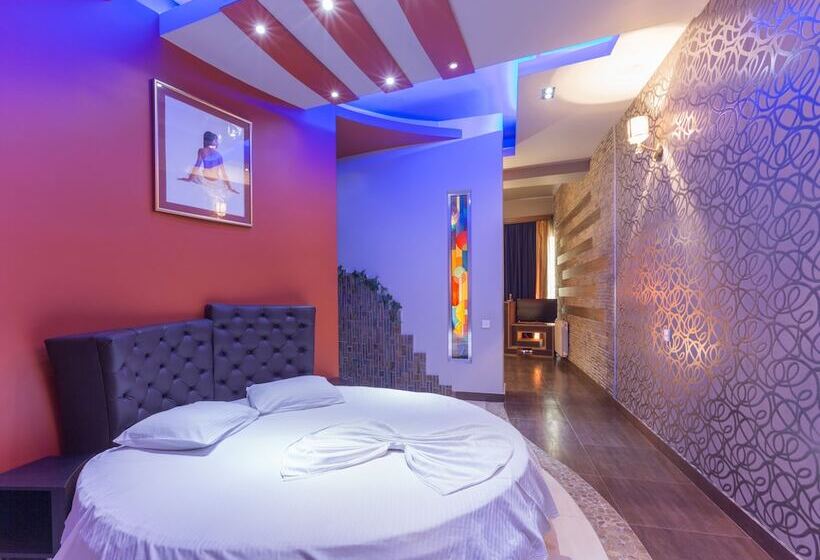 수피리어 스위트, Green Palace