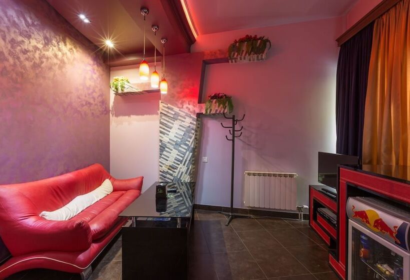 수피리어 스위트, Green Palace