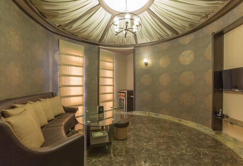 수피리어 스위트, Green Palace