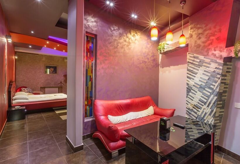 수피리어 스위트, Green Palace