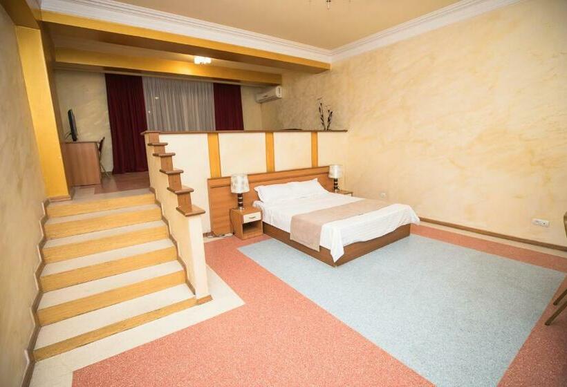 스탠다드 룸, Nor Dzoraberd