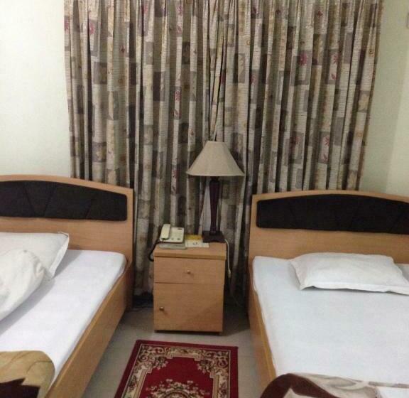 اتاق لوکس, Red Chillies Restaurant And Guest House