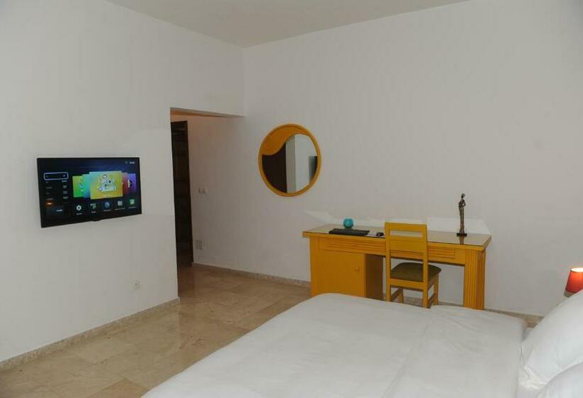 سوئیت جونیور با چشم‌انداز باغ, Residence Helios