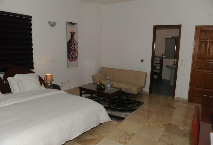 سوئیت جونیور با چشم‌انداز باغ, Residence Helios