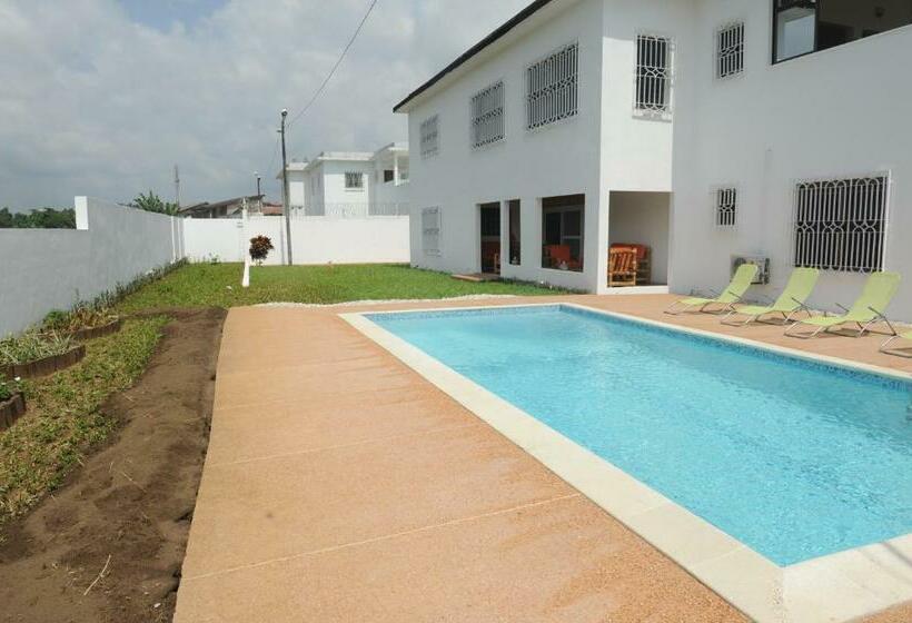 سوئیت جونیور با چشم‌انداز باغ, Residence Helios