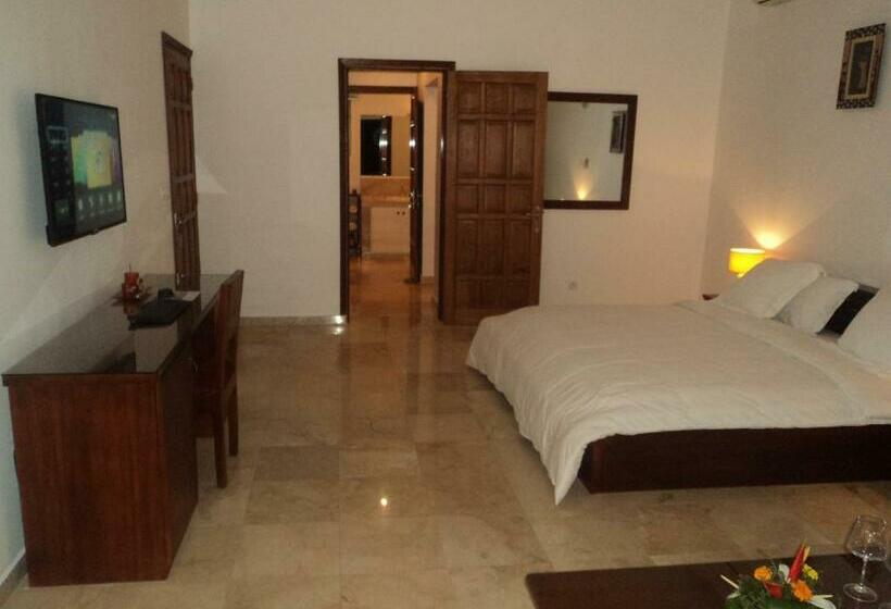 سوییت با چشم‌انداز استخر, Residence Helios