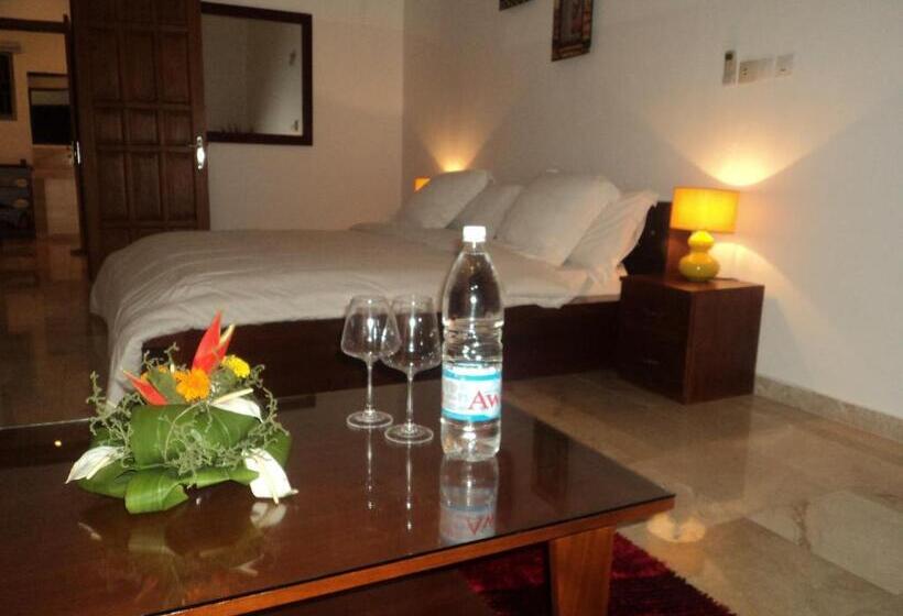 سوییت با چشم‌انداز استخر, Residence Helios