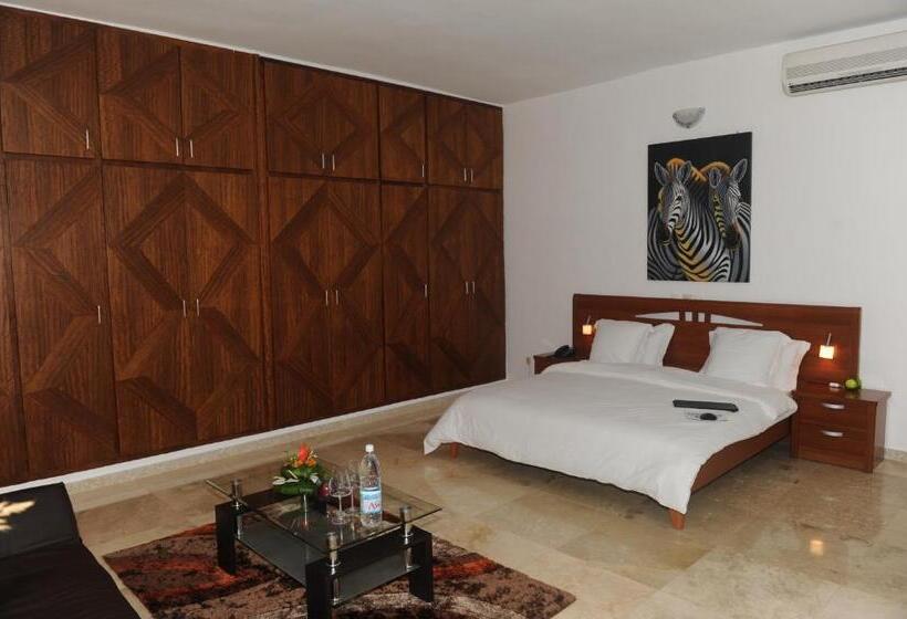 سوییت با چشم‌انداز باغ, Residence Helios