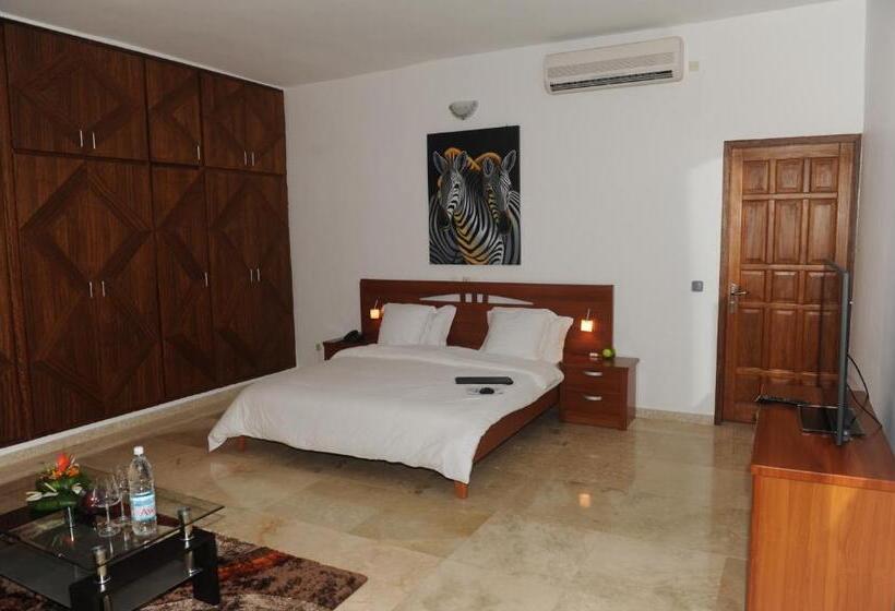 سوییت با چشم‌انداز باغ, Residence Helios