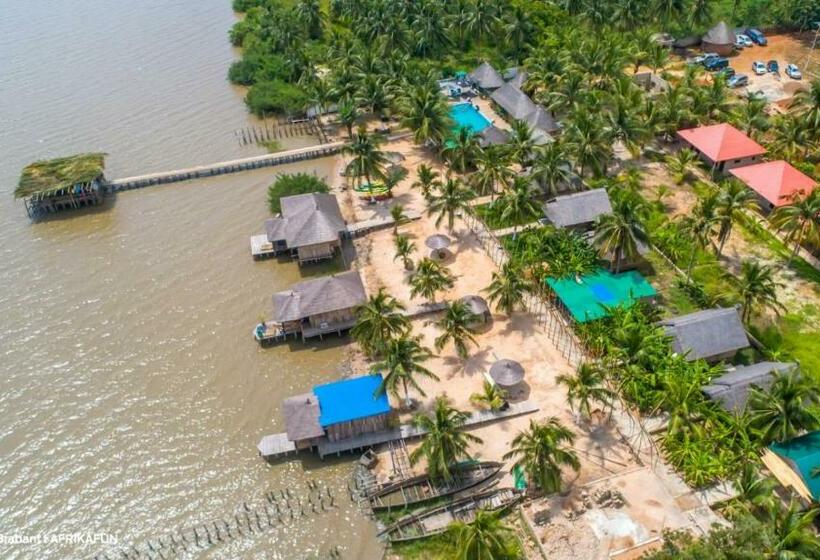 بانگلوی سوپریور, Restaurant Chez Theo