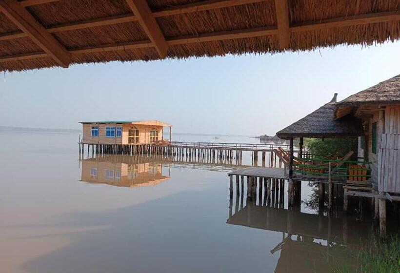 بانگلوی استاندارد, Restaurant Chez Theo