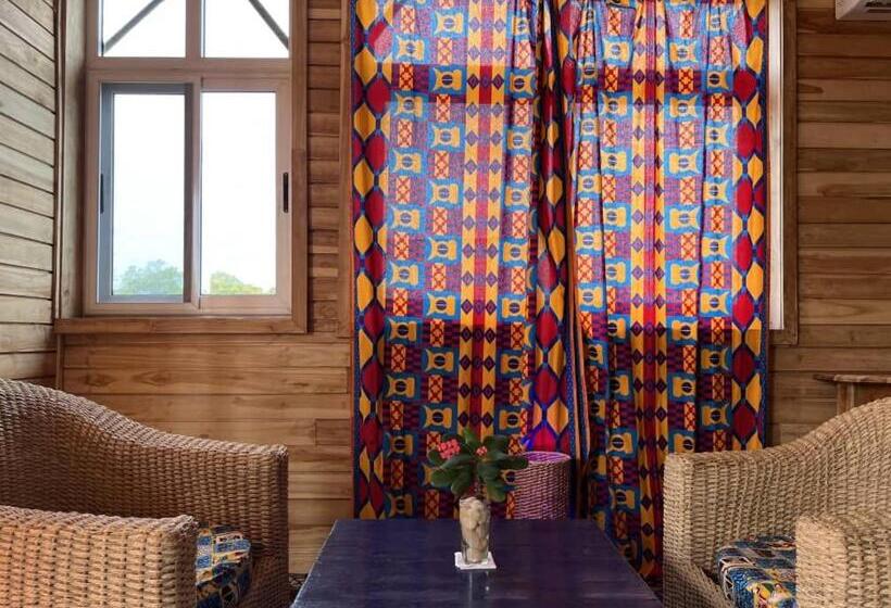 بانگلوی استاندارد, Restaurant Chez Theo