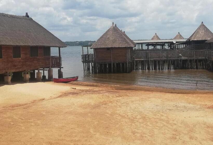 بانگلوی سوپریور, Restaurant Chez Theo