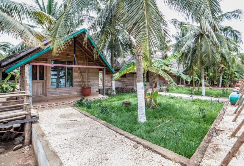 بانگلوی سوپریور, Restaurant Chez Theo