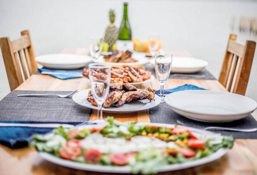 بانگلوی سوپریور, Restaurant Chez Theo