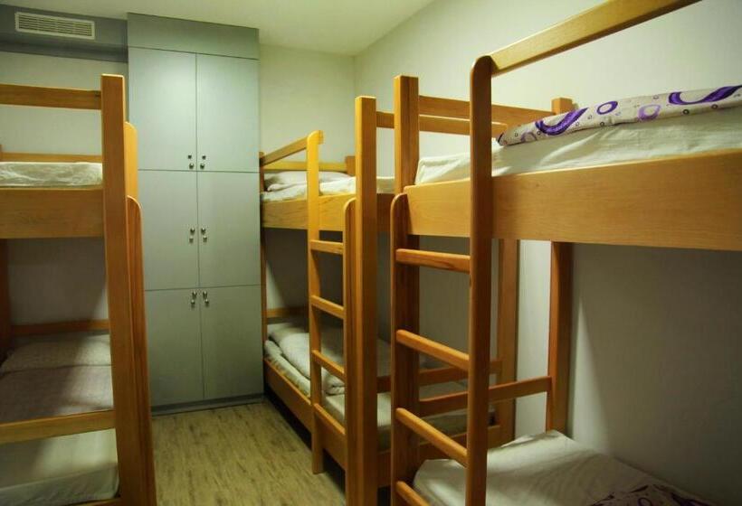 공동 객실, Mga Hostel & Tours