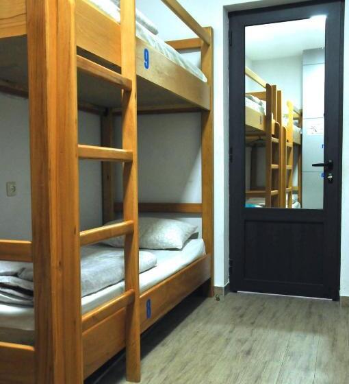 共用房间的床, Mga Hostel & Tours