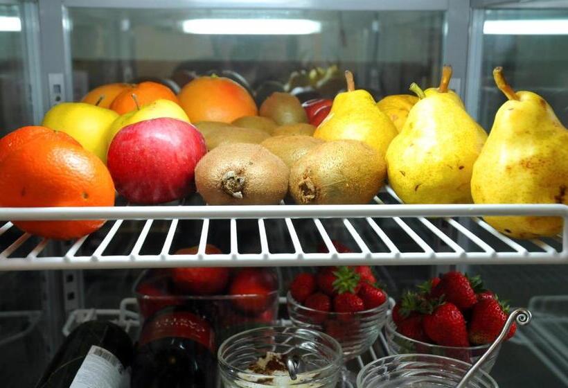 高级三人间, Mga Hostel & Tours