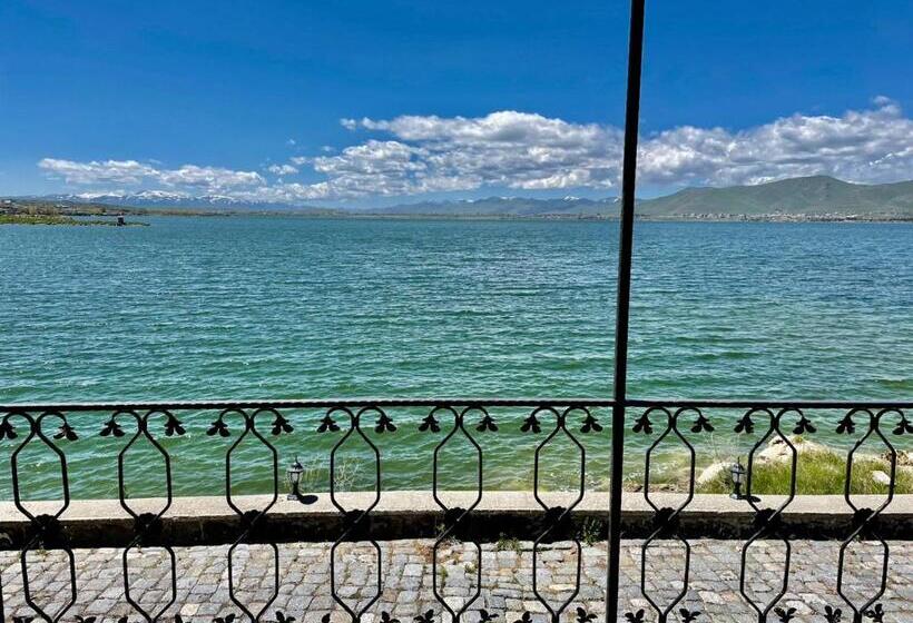 اتاق استاندارد چهار تخته, Noy Land Resort