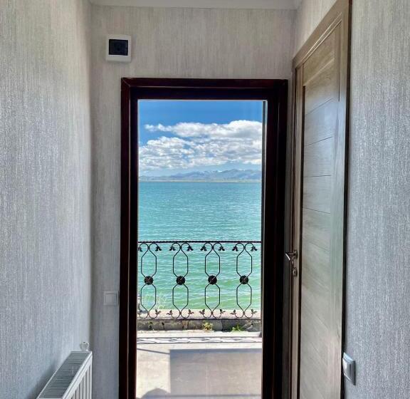 اتاق استاندارد چهار تخته, Noy Land Resort