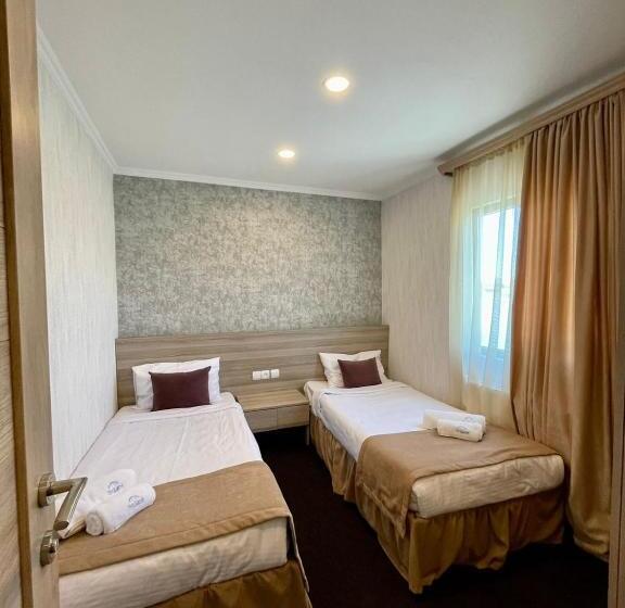 اتاق استاندارد چهار تخته, Noy Land Resort