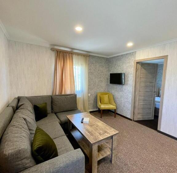 اتاق استاندارد چهار تخته, Noy Land Resort