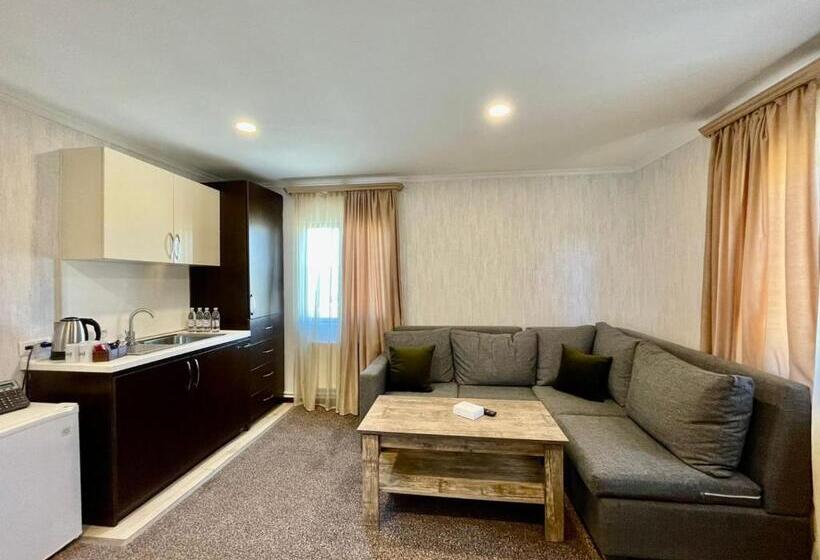 اتاق استاندارد چهار تخته, Noy Land Resort